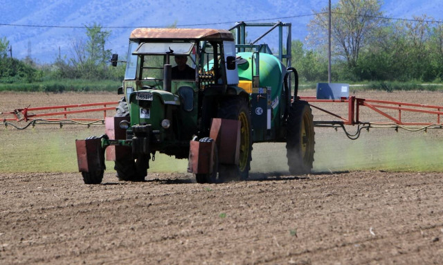 Σε «ναρκοπέδιο» οι αγρότες: Μεγάλες αυξήσεις σε λιπάσματα, ενέργεια – «Δεν συμφέρει να καλλιεργούμε»