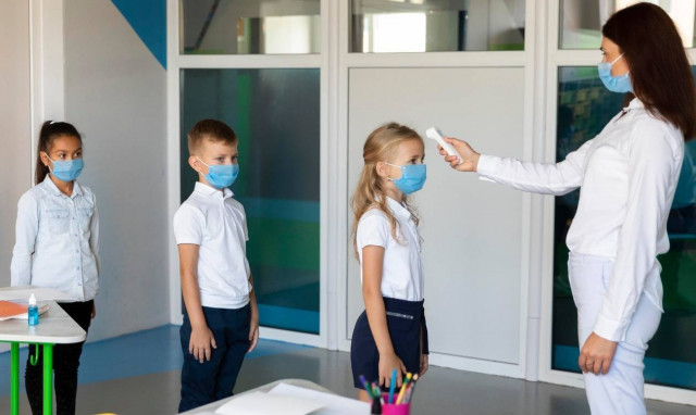 Όμικρον: Mολύνει 6-8 φορές περισσότερα παιδιά κάτω των πέντε σε σχέση με τη Δέλτα