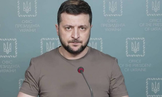 Ουκρανία: Ο πρόεδρος Ζελένσκι κατηγορεί τους Ρώσους ότι ναρκοθετούν τις περιοχές απ' όπου αποχωρούν