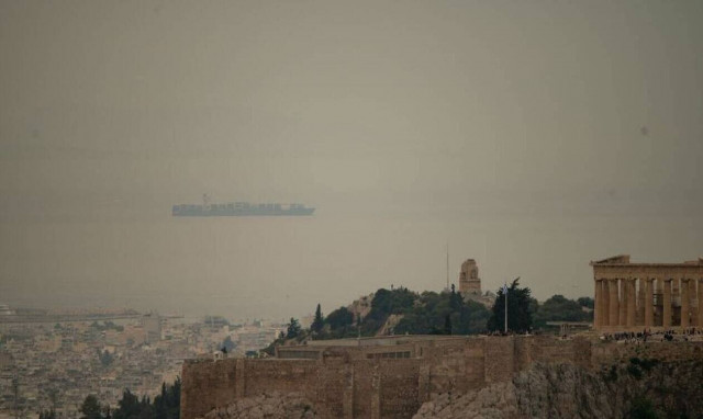 Άστατος ο καιρός με ανοιξιάτικες θερμοκρασίες, καταιγίδες και χιόνια