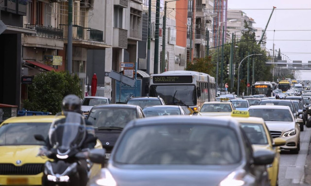 Πορεία διαμαρτυρίας προς το Σύνταγμα για τη στήριξη του καθεστώτος Ζελένσκι - Στις 6 το απόγευμα