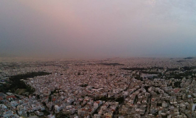 Καιρός: Ηλιοφάνεια με αυξημένες συγκεντρώσεις σκόνης την Τετάρτη (6/4) – Πού θα βρέξει