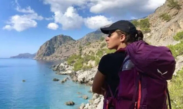 Κρήτη: 22χρονη Χανιώτισσα περπατάει όλο το νησί από άκρη σε άκρη