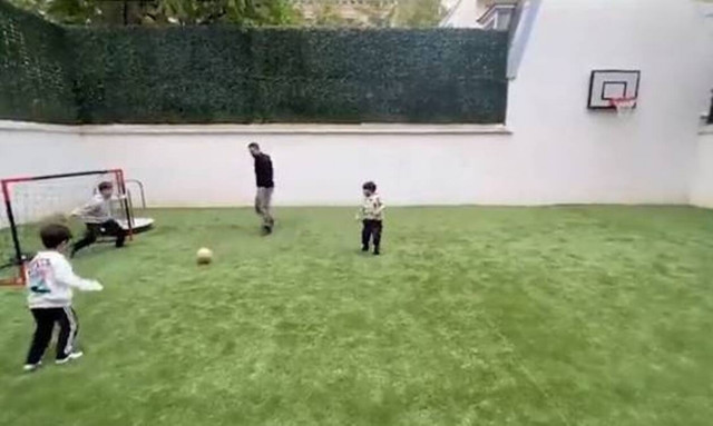 Λιονέλ Μέσι: Η Αντονέλα τον «κράζει» επειδή δεν αφήνει τα παιδιά του να τον κερδίσουν! (video)