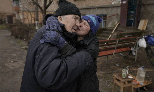 Πόλεμος στην Ουκρανία: Φοβούμενοι νέα ρωσική επίθεση οι κάτοικοι εγκαταλείπουν τα σπίτια τους