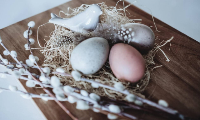 Πασχαλινή επίσκεψη: Τα δώρα που θα εκτιμήσει κάθε οικοδεσπότης