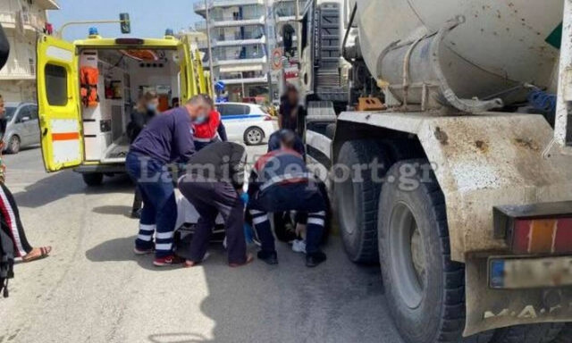 Σοβαρό τροχαίο στη Λαμία: Μπετονιέρα παρέσυρε μηχανάκι – Στο νοσοκομείο μία 45χρονη
