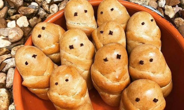 Μπαίνουμε στην κουζίνα και ετοιμάζουμε με τα παιδιά τα παραδοσιακά λαζαράκια