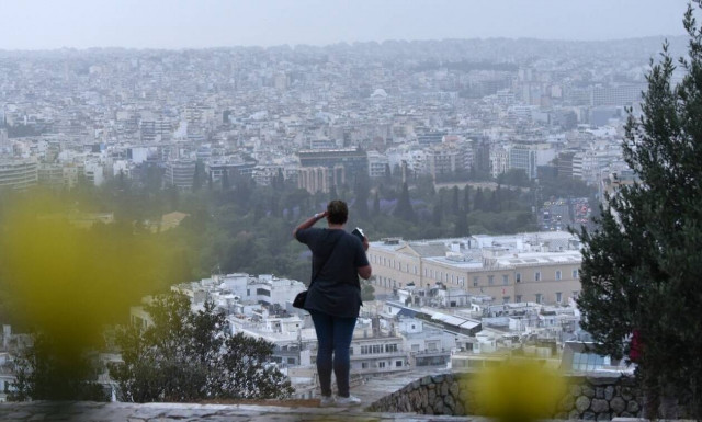 Καιρός: Αυξημένες οι συγκεντρώσεις σκόνης την Πέμπτη (7/4) – Σε ποιες περιοχές θα βρέξει