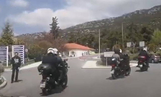 Εκτάκτως στο νοσοκομείο Παπανικολάου Θάνος Πλεύρης και Μίνα Γκάγκα - Μετέβησαν με μοτοσικλέτες