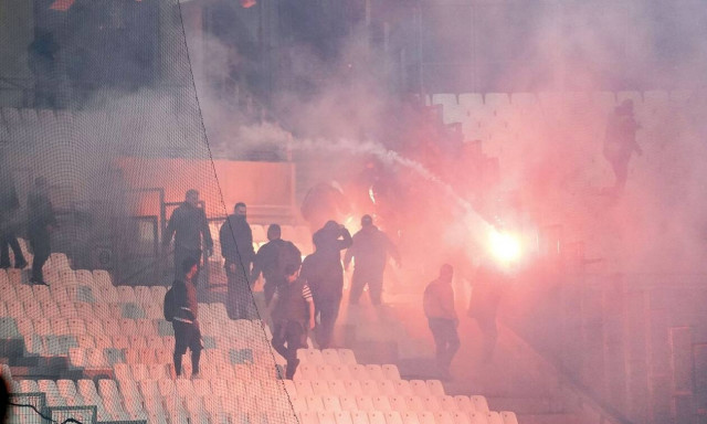 Εικόνες ντροπής στη Γαλλία: Οι χούλιγκανς έβαψαν «μαύρη» μια ιστορική βραδιά