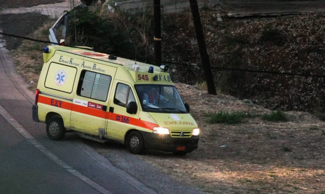 Τραγωδία στη Σκιάθο: Νεκρή γυναίκα - Λύθηκε το χειρόφρενο και την παρέσυρε το Ι.Χ.