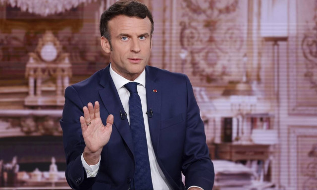 Μακρόν: «Το πρόγραμμα της Λεπέν θα διώξει τους επενδυτές» - Διατηρεί την πρωτιά στις δημοσκοπήσεις