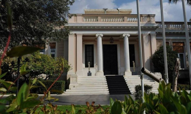 Ανασχηματισμός και κόκκινες κάρτες: Οι πολυλογάδες, οι εξαφανισμένοι και οι δελφίνοι