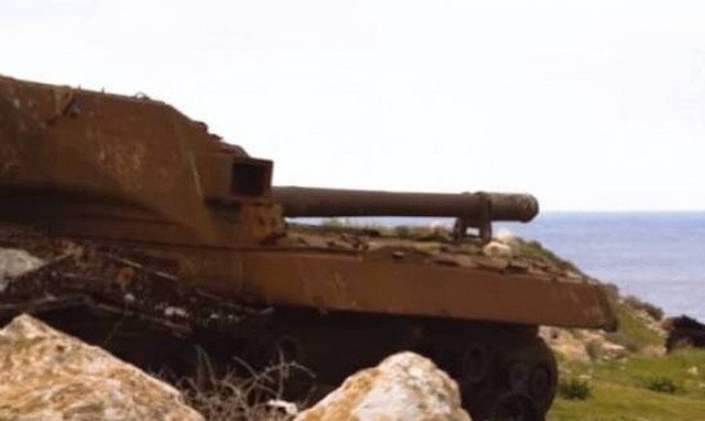 Tο άγνωστο «νεκροταφείο των τανκς» στην Κύπρο: «Σκορπισμένα στις ακτές» (vid)