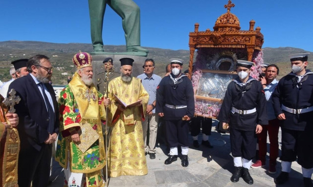 Η Άνδρος τίμησε την Προστάτιδά της Παναγία Θεοσκέπαστη (pics)