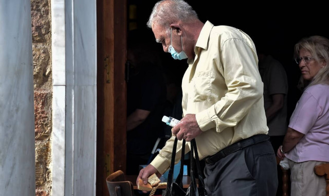 Κορονοϊός: Πάσχα στο χωριό αλλά, με προσοχή! Μάσκες στους ναούς και εστίαση με πιστοποιητικά