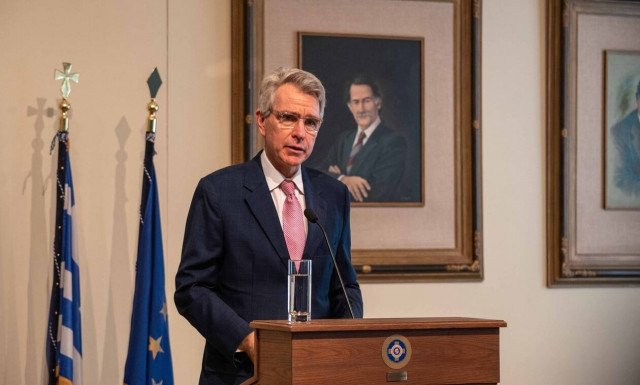 Ο Τζέφρι Πάιατ αποχαιρετά την Ελλάδα: «Θα μας λείψει το ελληνικό καλοκαίρι»