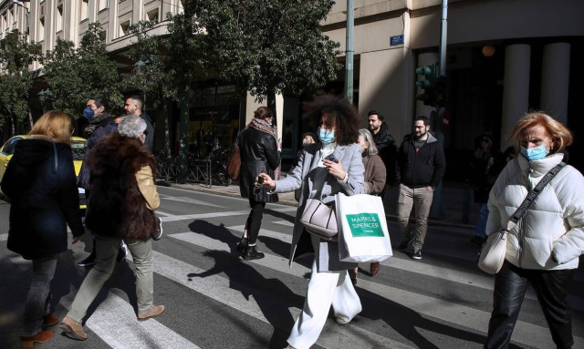 Greece confirms 6,926 new coronavirus infections on Monday, 72 deaths; 359 on ventilators