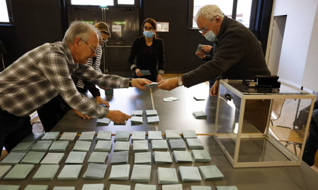 Εκλογές στη Γαλλία - Αποτελέσματα: Μακρόν 27,4% - Λεπέν 24,9% - Μελανσόν 21,5%