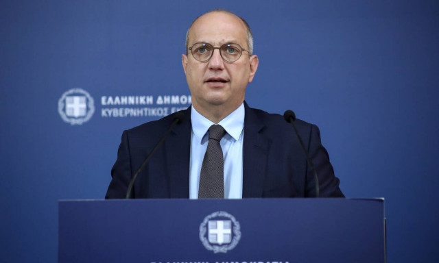 Γιάννης Οικονόμου στην ενημέρωση των πολιτικών συντακτών