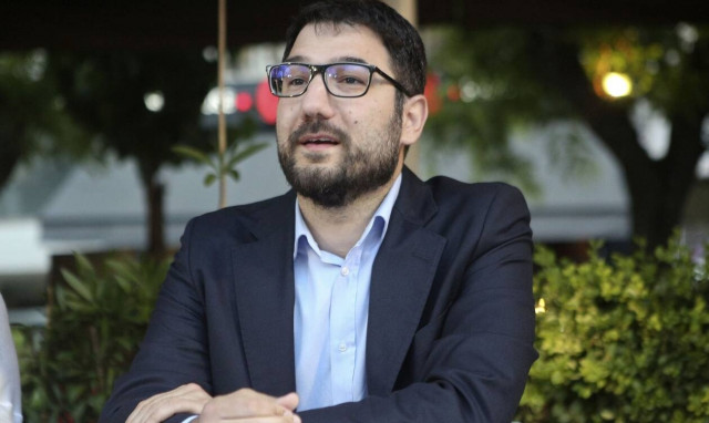 Ηλιόπουλος: Να αυξηθεί ο βασικός μισθός και να φορολογηθούν τα «ουρανοκατέβατα» κέρδη της ενέργειας