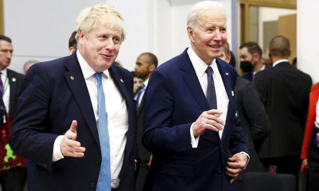 Πόλεμος στην Ουκρανία: Συνάντηση Μπάιντεν - Τζόνσον - Συζήτησαν ενίσχυση της στρατιωτικής βοήθειας