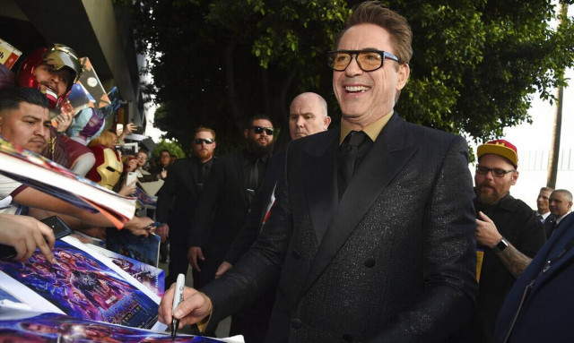 Ρόμπερτ Ντάουνι Τζούνιορ: O ηθοποιός γράφει βιβλίο με συμβουλές «οικολογικής διατροφής»