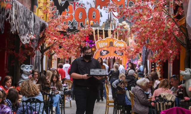 Άρση Μέτρων: Τέλος οι περιορισμοί στην εστίαση - Τι αλλάζει από 1η Μαΐου