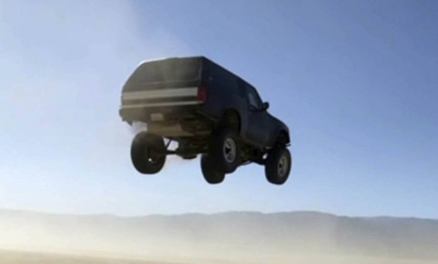 To άλμα ενός Ford Bronco στα 6 μέτρα!