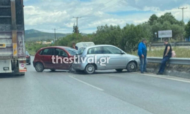 Τροχαίο ατύχημα στον Περιφερειακό της Θεσσαλονίκης με τρία αυτοκίνητα – Αυξημένη κίνηση στο σημείο