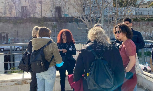 Δίκη Ζακ Κωστόπουλου: Οι μητέρες των αδικοχαμένων παιδιών συσπειρώθηκαν έξω από το δικαστήριο