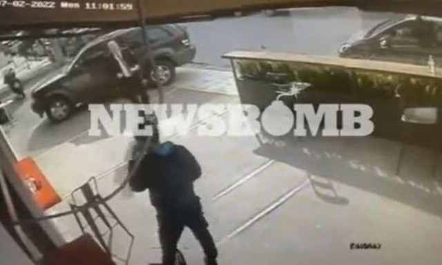 Βίντεο-ντοκουμέντο: Με τηλεχειριστήριο-«παρεμβολέα» έκλεβε αυτοκίνητα στο Ψυχικό