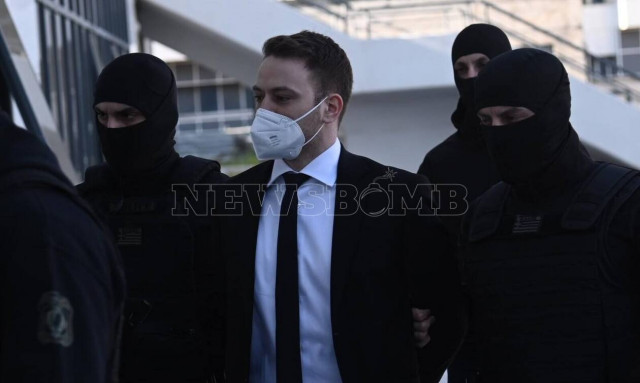 Δίκη Γλυκά Νερά: Ανέκφραστος οδηγήθηκε στο δικαστήριο ο Μπάμπης Αναγνωστόπουλος