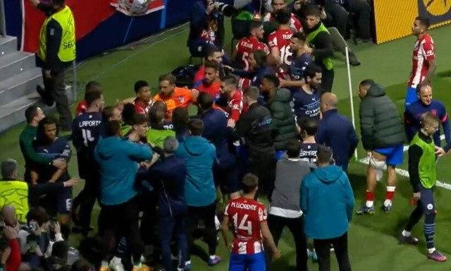 Champions League: Επεισόδια και στη φυσούνα στον αγώνα Ατλέτικο Μαδρίτης-Μάντσεστερ Σίτι