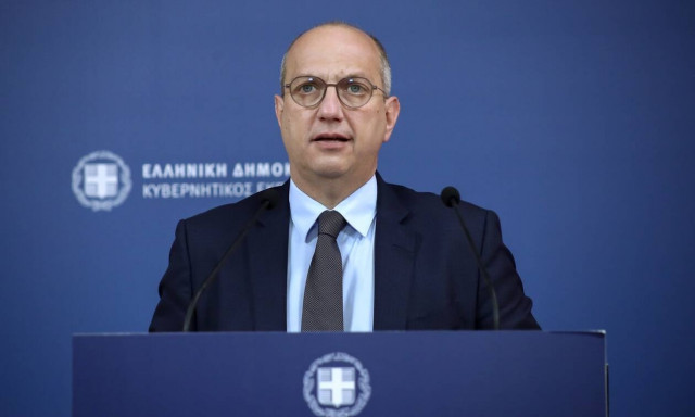 Γιάννης Οικονόμου στην ενημέρωση των πολιτικών συντακτών