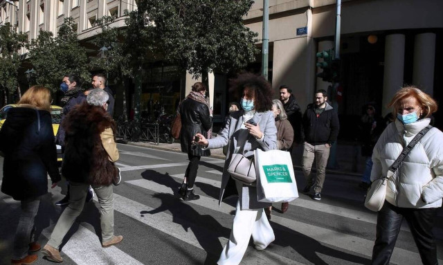 Greece confirms 8,223 new coronavirus infections, 77 deaths on Friday; 329 on ventilators