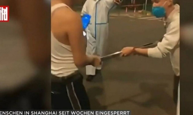 Σανγκάη: Αρπάζουν πολίτες με… δαγκάνες - Απομακρύνουν παιδιά από τις οικογένειές τους