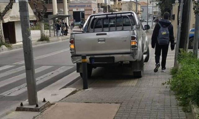 Ρέθυμνο: Οδηγός έκανε το παρκάρισμα της χρονιάς