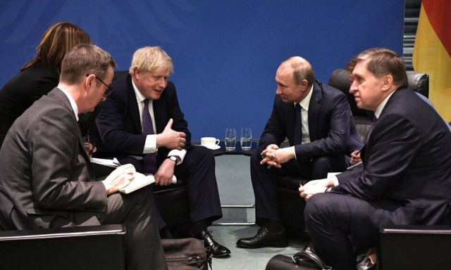 Ραγδαίες εξελίξεις: Ο Πούτιν απαγορεύει στον Τζόνσον την είσοδο στη Ρωσία