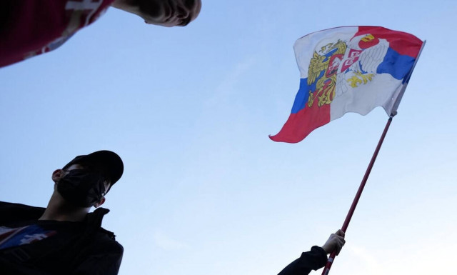 Σερβία: Χιλιάδες άνθρωποι διαδήλωσαν στο Βελιγράδι υπέρ της Ρωσίας και κατά του ΝΑΤΟ