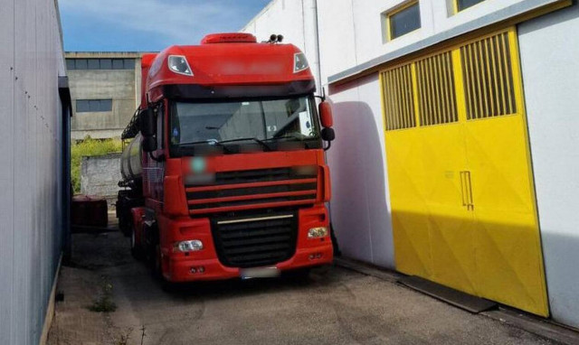 Εξαρθρώθηκε εγκληματική οργάνωση που έφερνε λαθραία αιθυλική αλκοόλη από τη Βουλγαρία