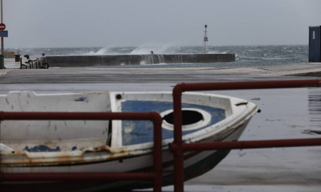 Προβλήματα σε λιμάνια της Κρήτης προκάλεσαν οι ισχυροί νοτιάδες