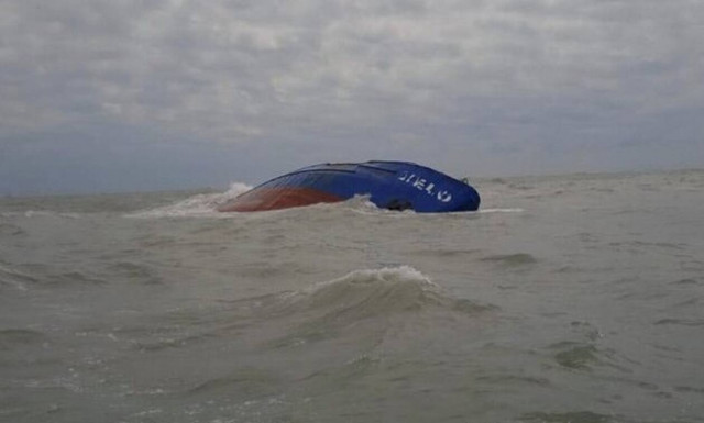 Τυνησία: Δύτες επιθεωρούν το δεξαμενόπλοιο που ναυάγησε στην Γκαμπές