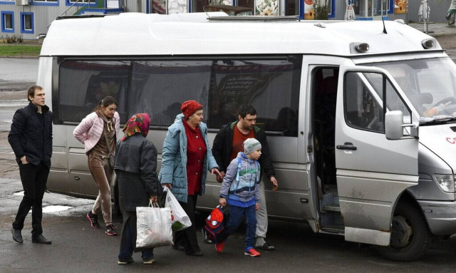 Ουκρανία: Περίπου 1.450 άμαχοι εγκατέλειψαν το Σάββατο τις εμπόλεμες ζώνες της χώρας