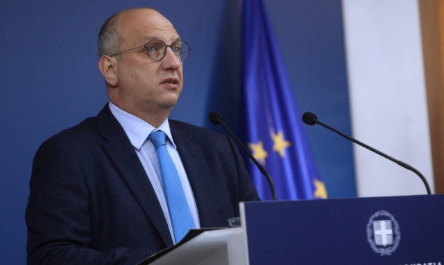 Γιάννης Οικονόμου στην ενημέρωση των πολιτικών συντακτών