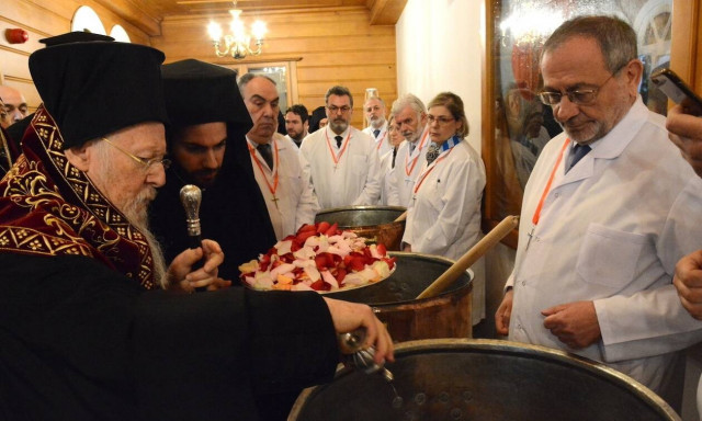 Ο Οικουμενικός Πατριάρχης τέλεσε τον Αγιασμό για την έναρξη της Εψήσεως του Αγίου Μύρου