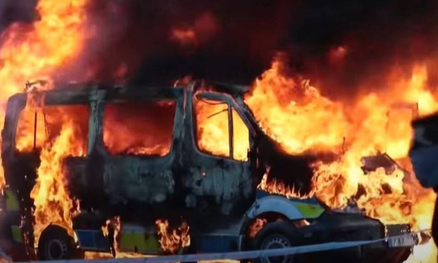 Σουηδία: Δεκάδες συλλήψεις μετά από βίαια επεισόδια - Το κάψιμο του Κορανίου προκαλεί αναταραχή