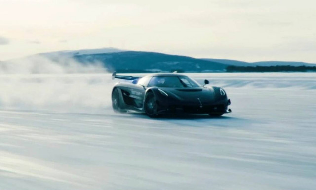 Τι μπορεί να κάνει κανείς με ένα Koenigsegg Jesko σε μια παγωμένη λίμνη;