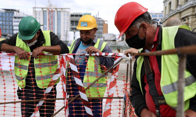 Κατώτατος μισθός: Τα 24 επιδόματα που παρασύρονται από την δεύτερη αύξηση